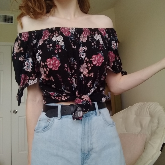 OFF-THE-SHOULDER FLORAL SHIRT/ SUPER CUTE!! - Picture 1 of 3